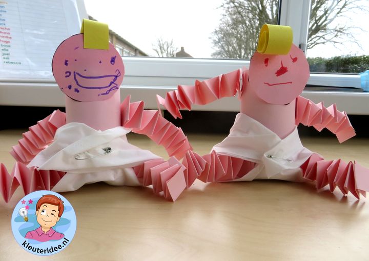 Baby's maken van papier, thema baby, kleuteridee.nl, Kindergarten baby theme