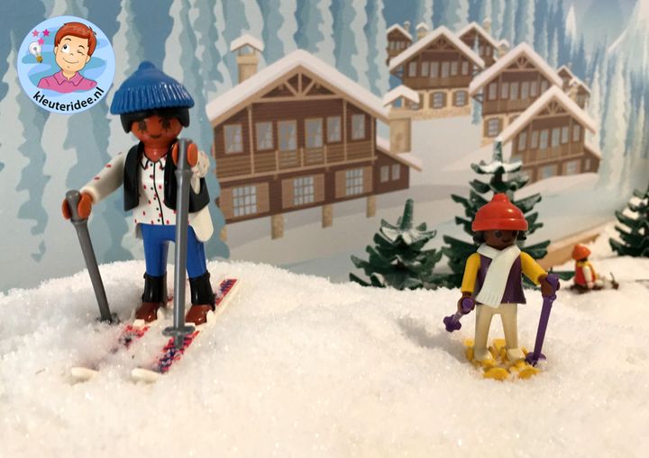 Achtergrond speeltafel thema bergen winter, kleuteridee, Kindergarten Mountains theme