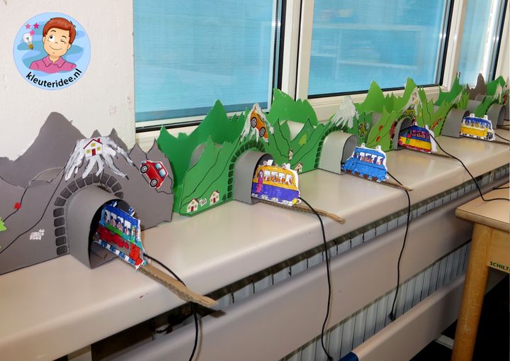 Tunnels maken van karton met kleuters, kleuteridee.nl, thema de trein , kindergarten railroad craft, free printable