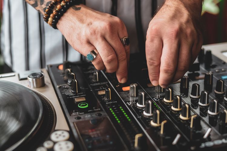 foxfedproductions-dj-9372007