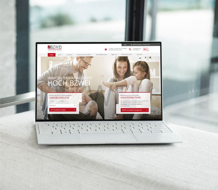 Laptop mit BZWEI Immobilien Webseite