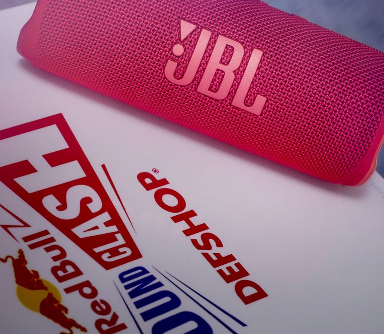 Red Bull Soundclash Box mit JBL Bluetooth Box