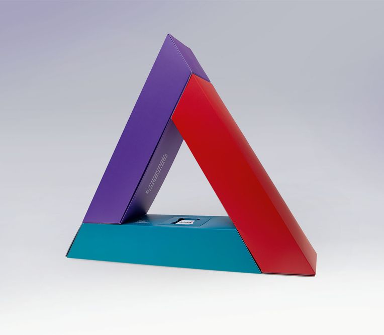 Helvetia Direct Mailing im pyramidenförmigen Helvetia-Logo