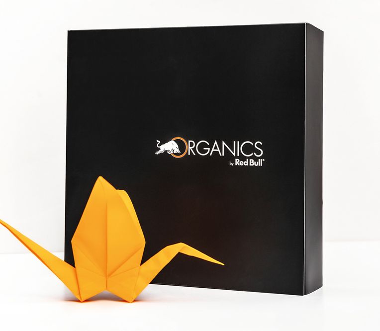 Red Bull Black Orange Box mit Origami Figur