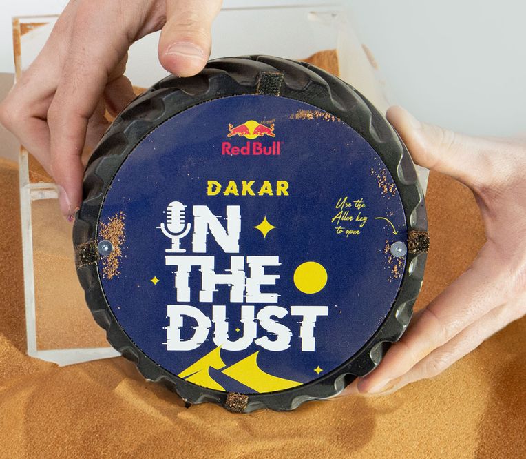 Red Bull Rallye Dakar Press Kit Inhalt - Kleiner Reifen
