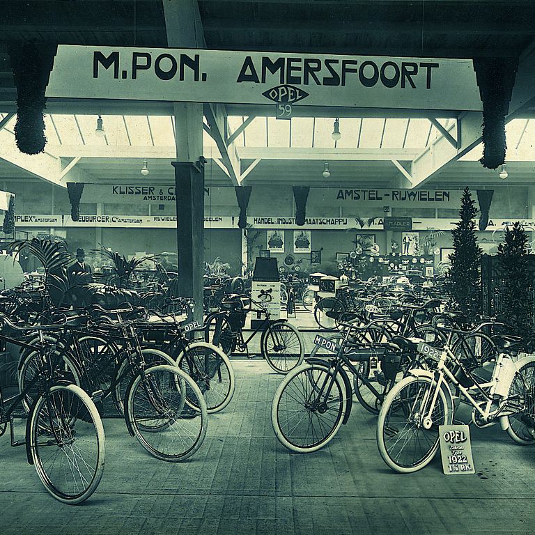 Picture of Pon at a Bike Fair in 1925