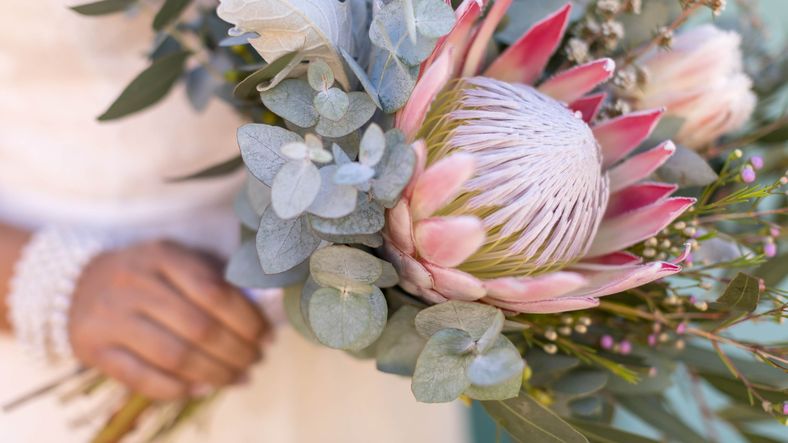 Flower boquet arrangement at Tara and Jasons wedding
