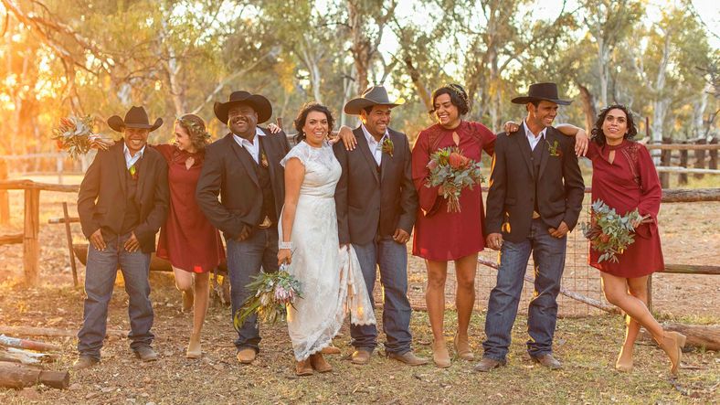 Group shot of everyone at Tara and Jasons wedding
