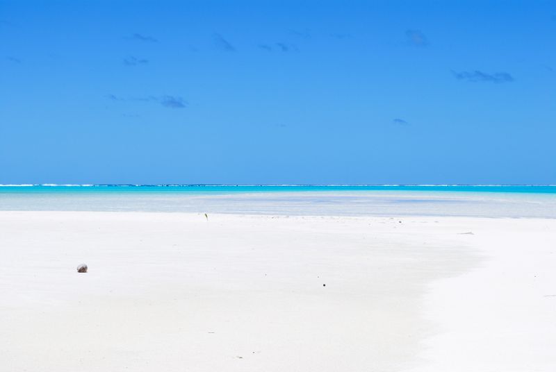 A white, sandy beach on Aitutaki