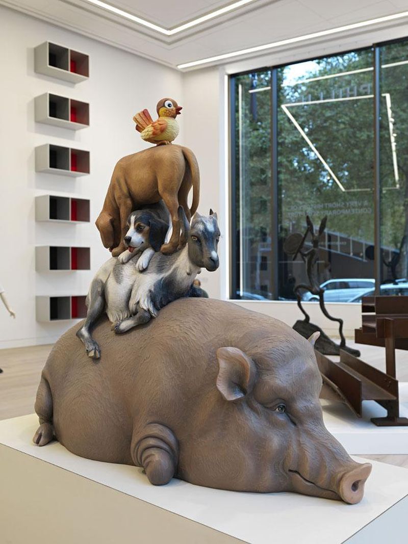 Sculpture of Jeff Koons, Philips Gallery in Berkeley London