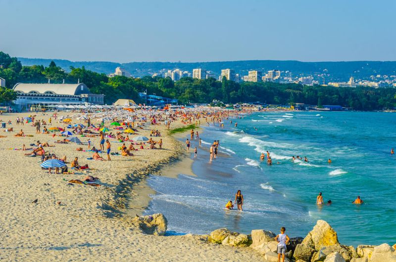 Pláž ve Varně v Bulharsku