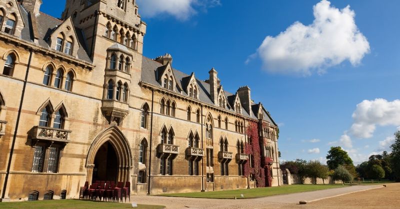 How To Get Into Oxford: Tips & Strategies - Crimson Education NZ