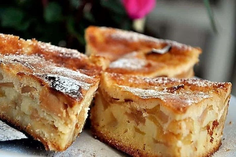 Prăjitură cu mere, Romanian apple cake