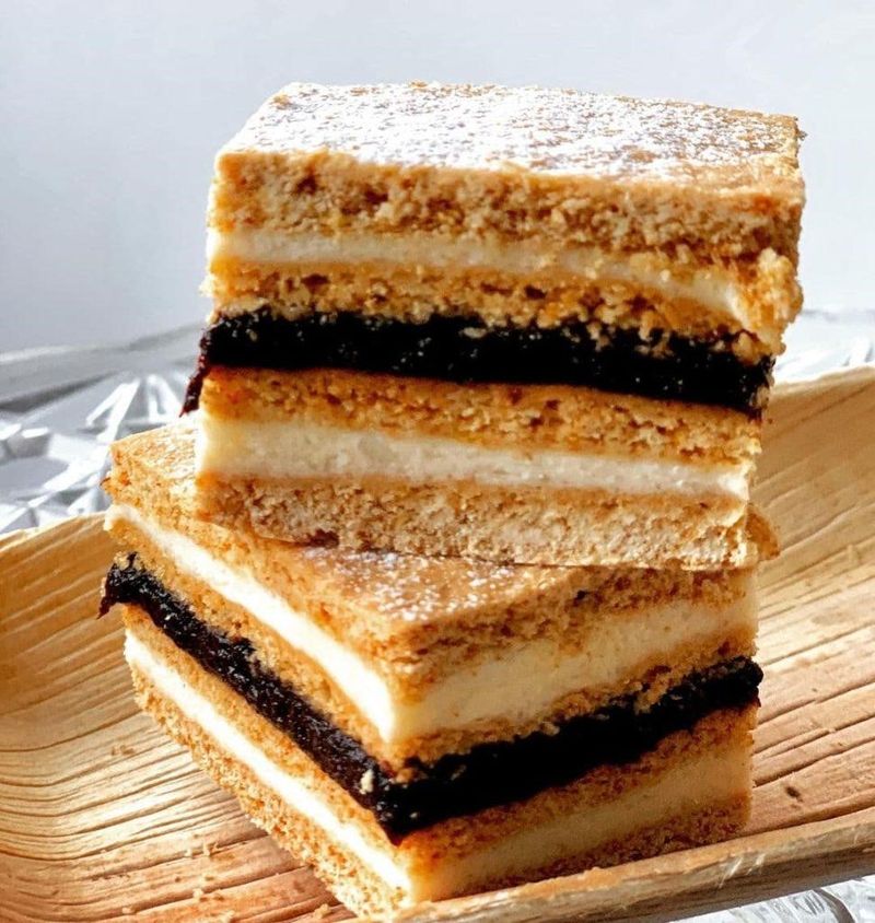 Albinita, Romanian honey cake
