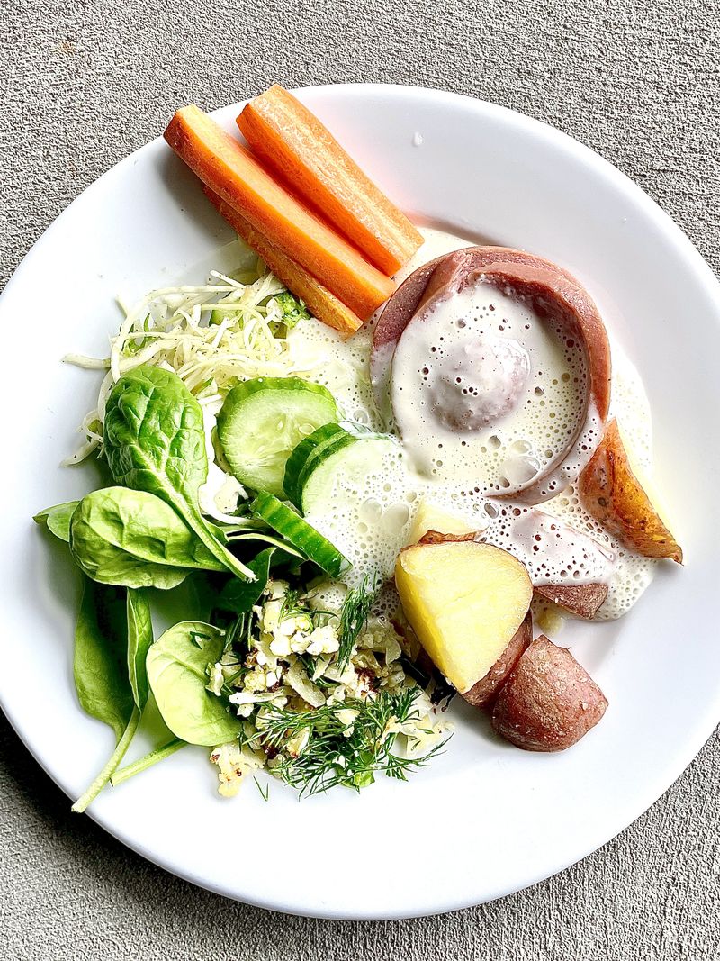 Nötkorv med pepparrotssås och kokt potatis