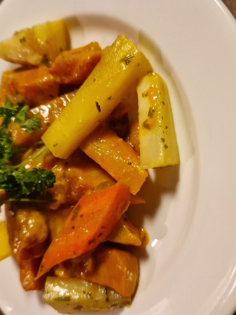 Korvstroganoff med rotfrukter och dragon