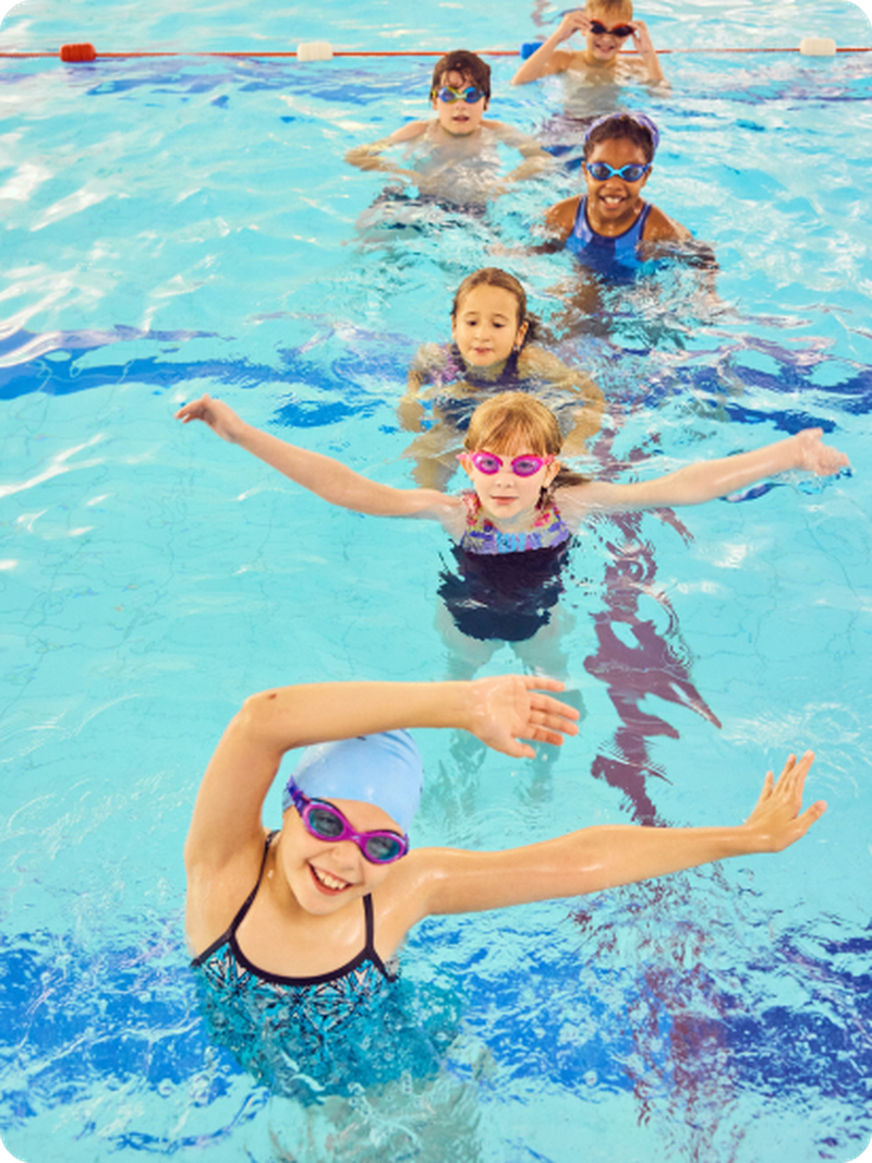 group_of_children_swimming