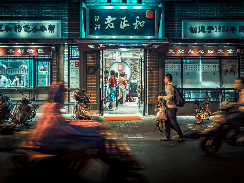 night life on the streets of shanghai china