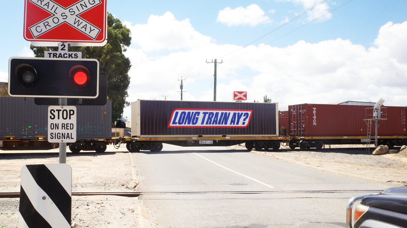 SNICKERS LONG TRAIN EY T&P