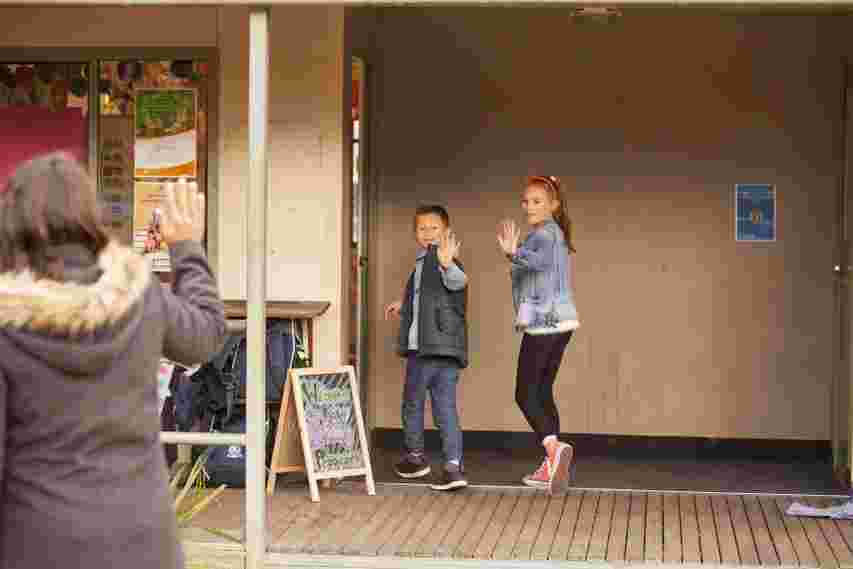 kids saying bye to parents