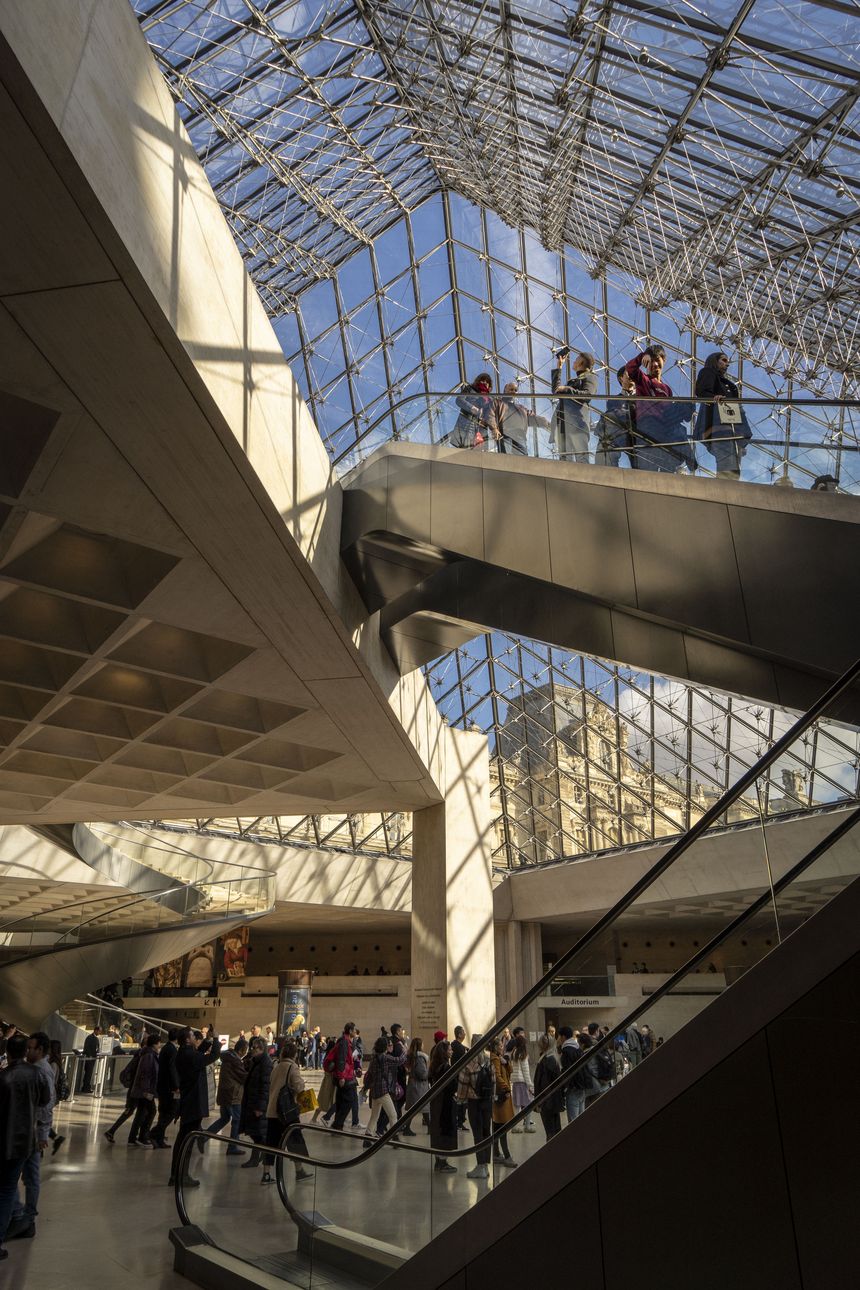Louvre Paris Pyramide