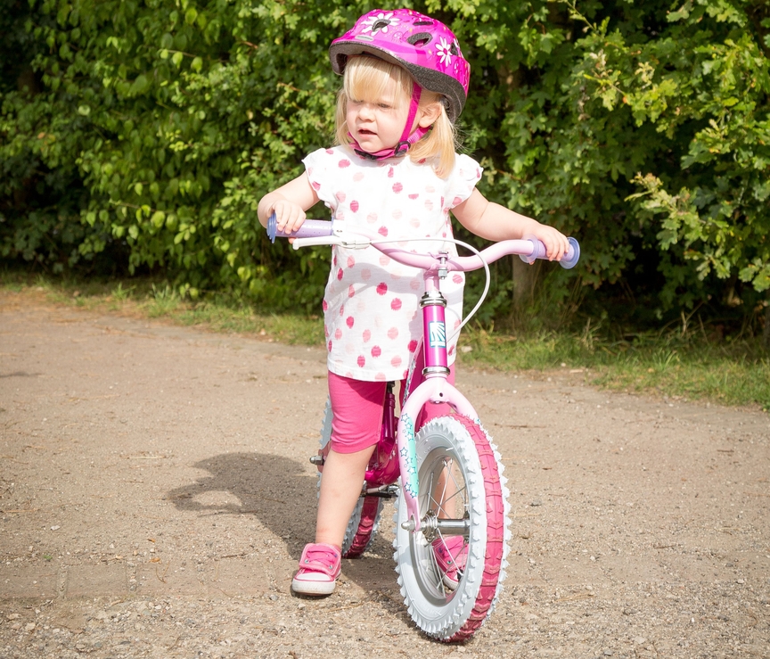 bike with stabilisers for 3 year old