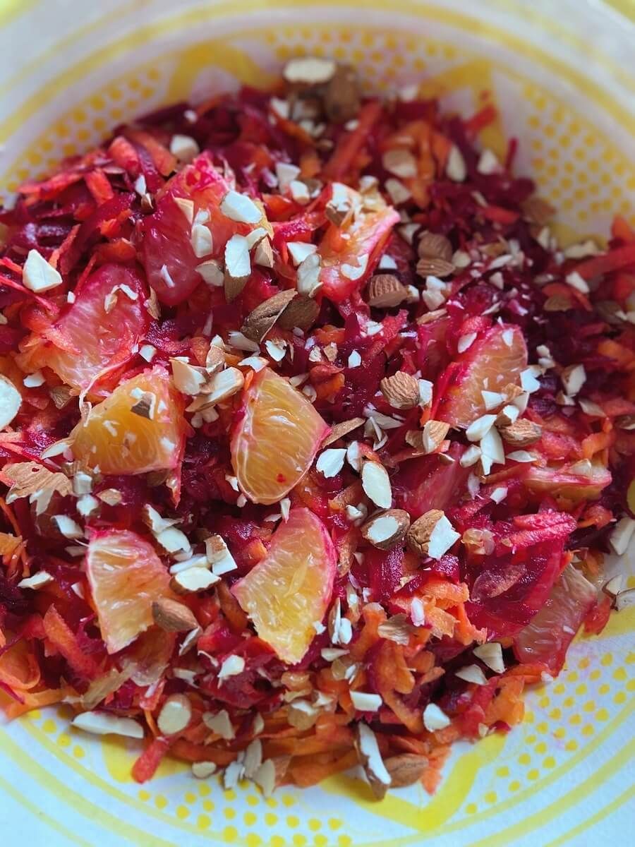 Salat med revet rødbede og gulerod | Vegetar