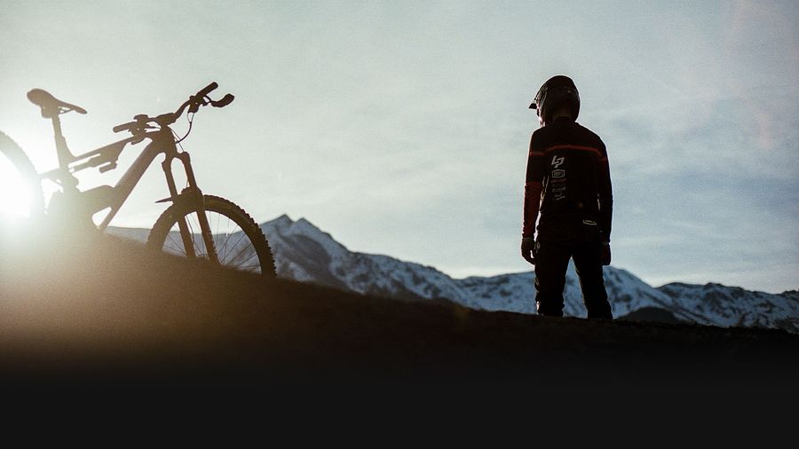 Cover shot Defy gravity Campaign - Electric Enduro Mountain Bikes