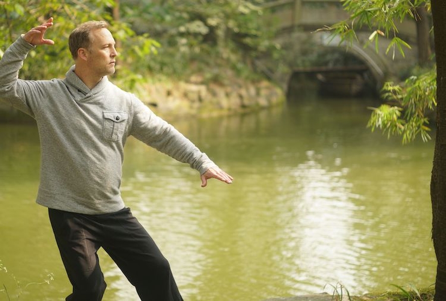 Qi Gong for Beginners: The Complete Guide for Getting Started - Holden  QiGong