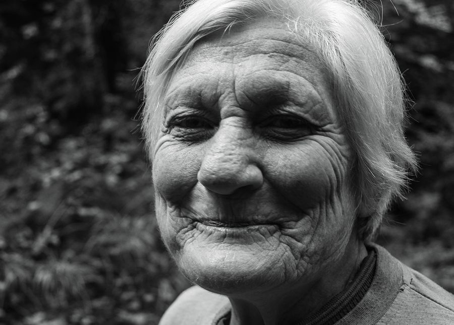 Dementia adapting your home- Close up black and white photo of an older lady smiling