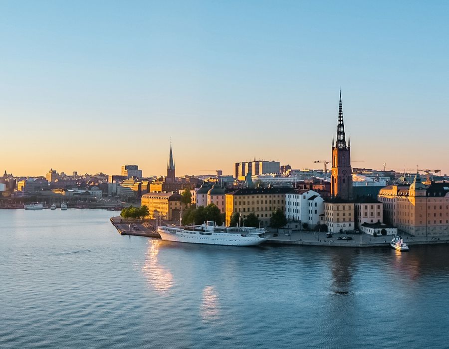 buildings in stockholm along the Söderström river in the evening