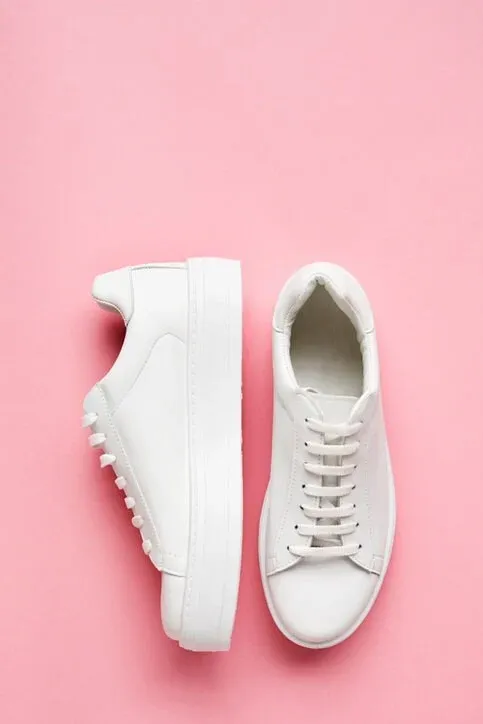 Witte schoenen en sneakers schoonmaken onderhouden - tips - Van Arendonk