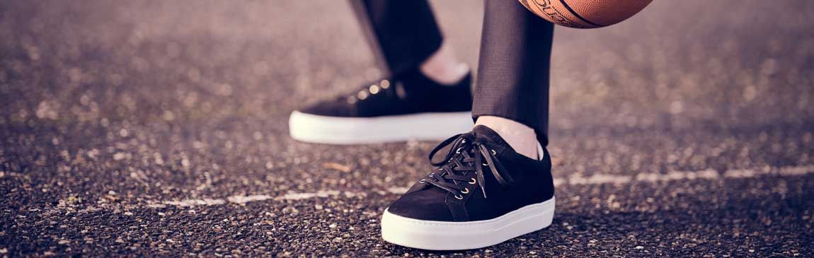kleermaker Respect Pelagisch Musthave zwarte sneakers voor in jouw schoenenkast - OFM. Blog