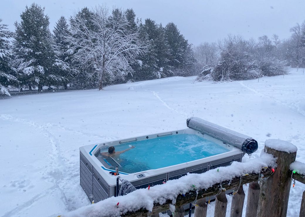 picture of Endless Pools best swim spa series on a snowy day