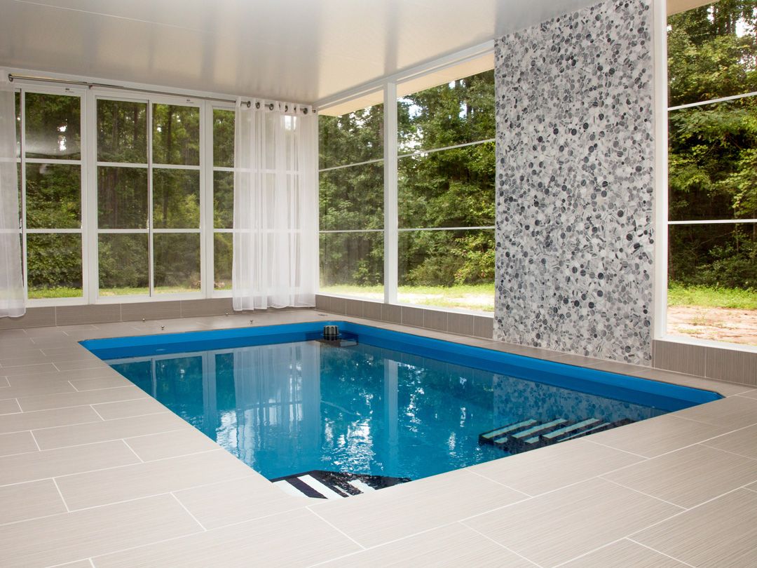 picture of an indoor Endless Pools plunge pool in a Florida sunroom