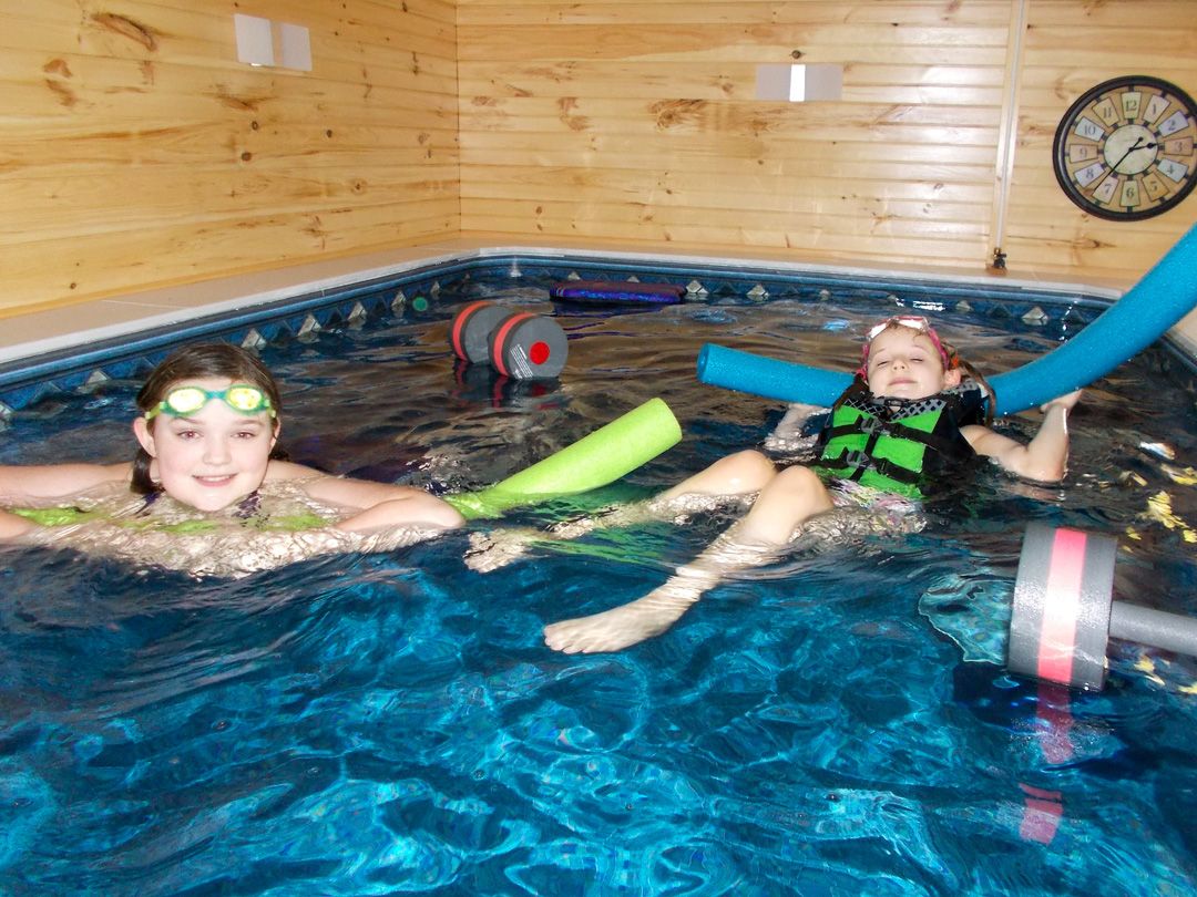 picture of kids playing in an indoor Endless Pools plunge pool