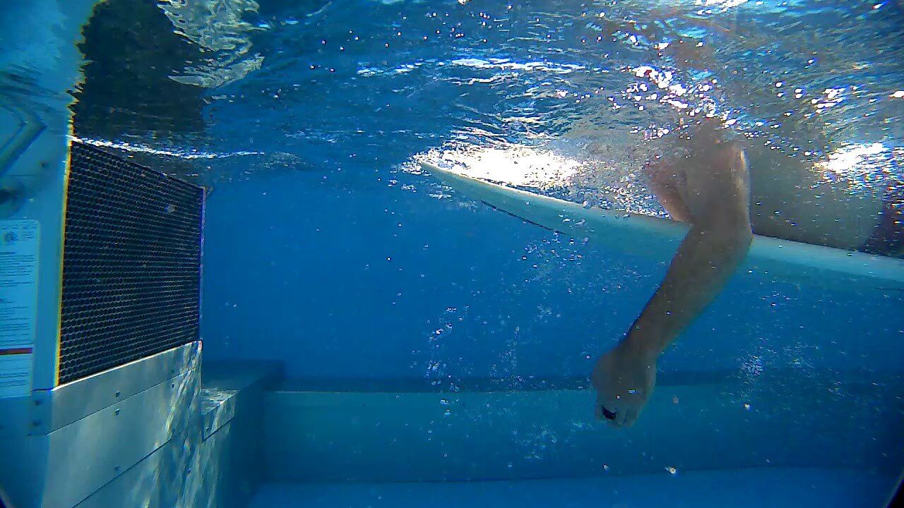 picture of underwater in the Endless Pool at the Surfing Paddling Academy
