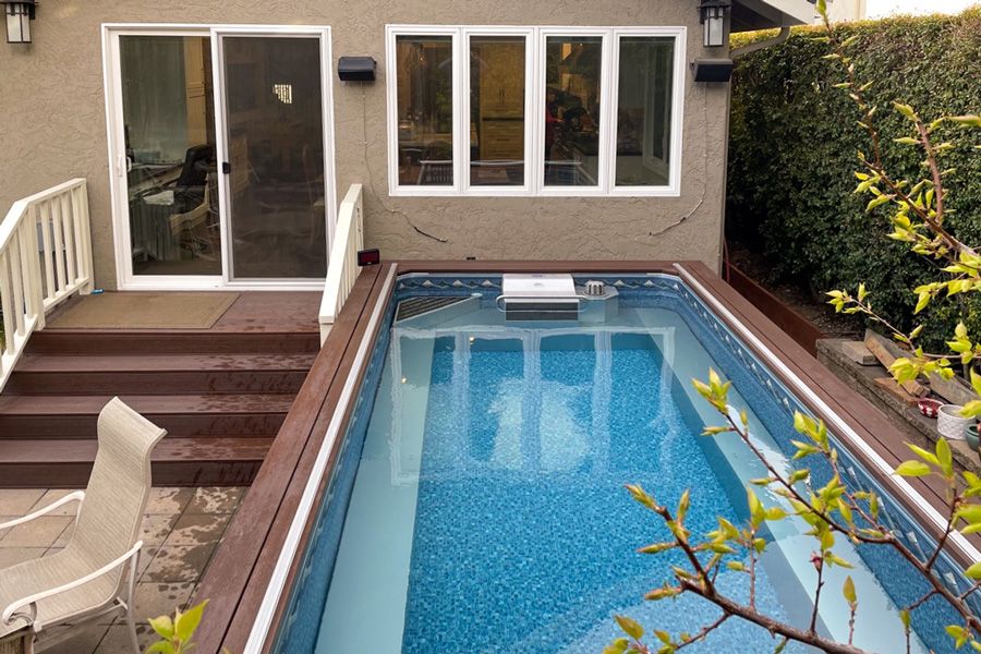 A picture of an aboveground Endless Pools model in a cozy Bay Area backyard