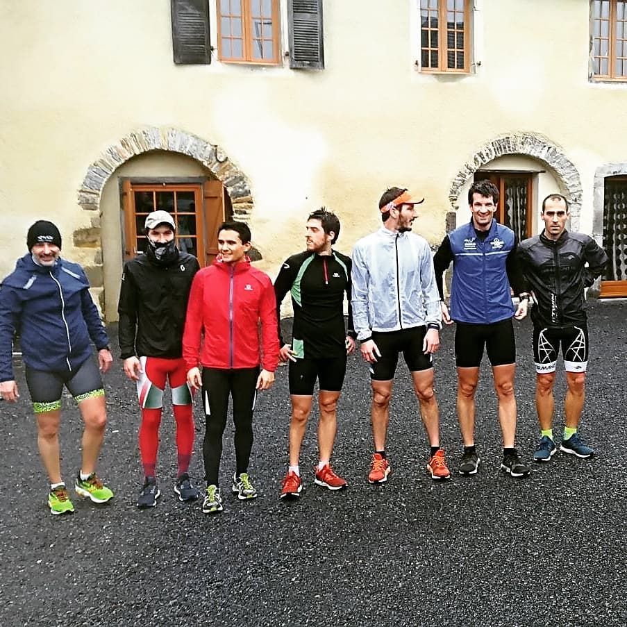 picture of triathletes at the triathlon training camp at Peyo et Foodie bed and breakfast