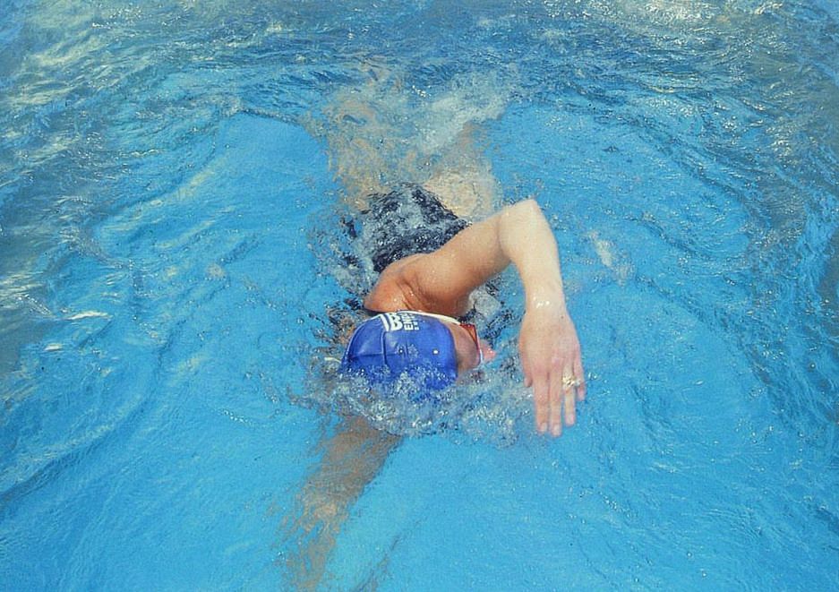 picture of swimmer using the Endless Pools adjustable swim current