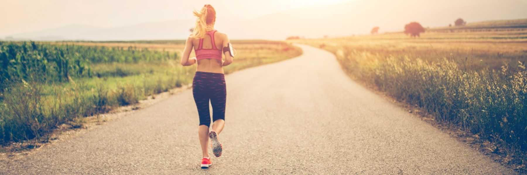 Entdecke essentielle Tipps für Laufanfänger in unserem Blogbeitrag. Von der Auswahl der richtigen Laufschuhe bis zum effektiven Trainingsaufbau – starte jetzt dein Jogging-Abenteuer mit Erfolg und Freude!