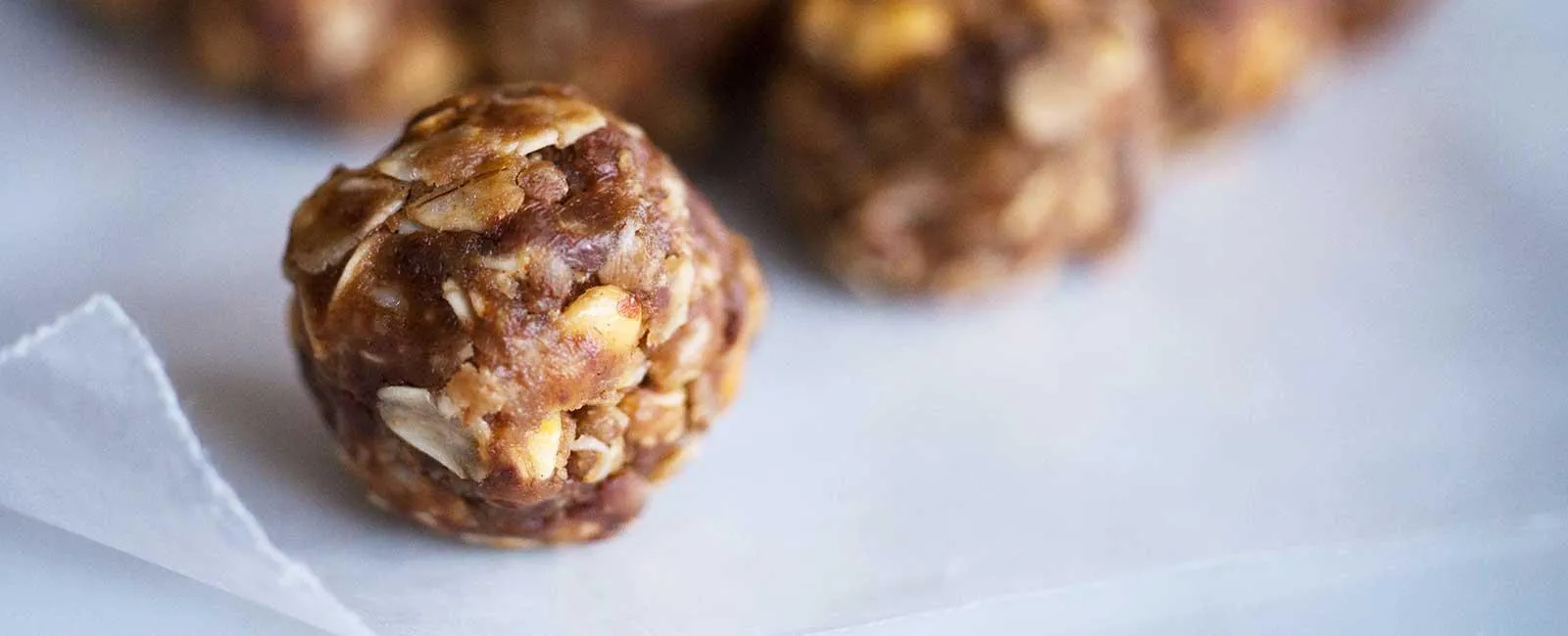 Peanut Butter, Grape and Chocolate Snack Bites 