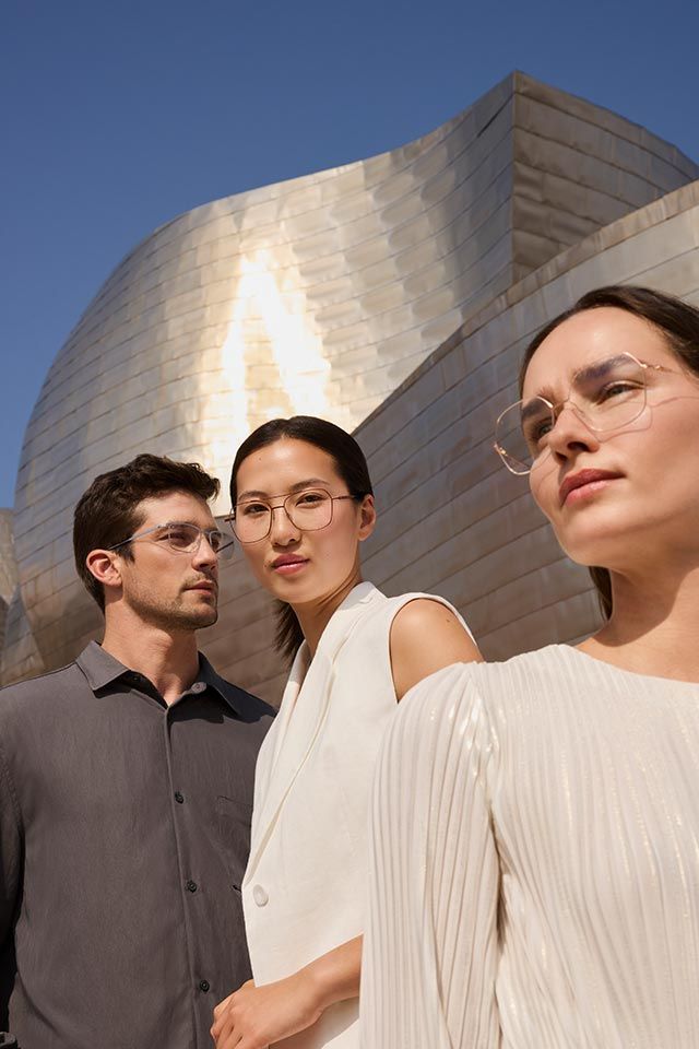 woman wearing see-through fullrim glasses