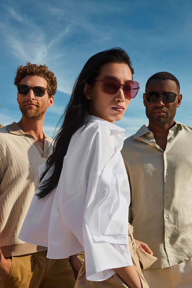 woman wearing see-through fullrim glasses