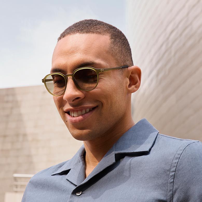 woman wearing see-through fullrim glasses