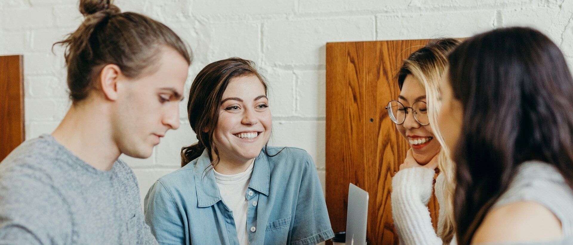 Mit Bildung und Lebensfreude gegen Demenz