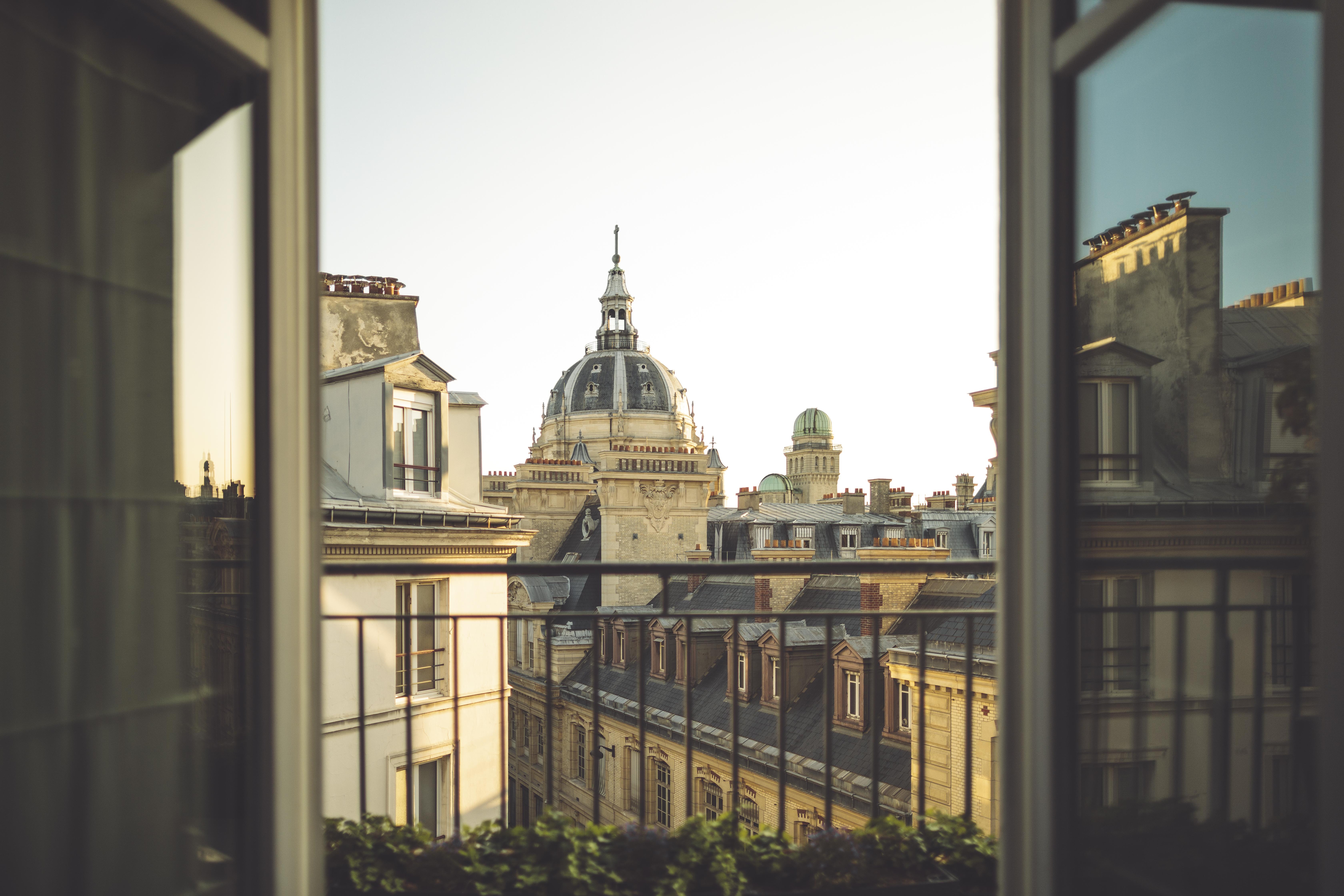 Vue Paris fenêtre 