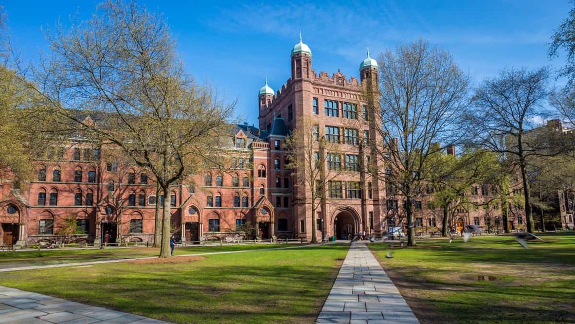 https://img2.storyblok.com/fit-in/1200x630/f/64062/1200x676/0121c6cae0/how-to-get-into-yale.jpg