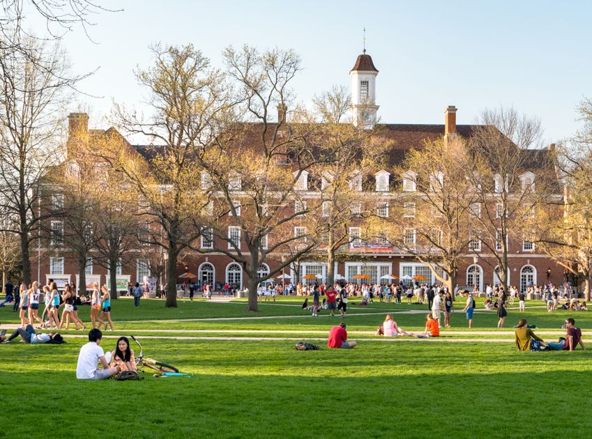 Why a Beautiful College Matters and Where to Find Them - Crimson Education  VN-EN