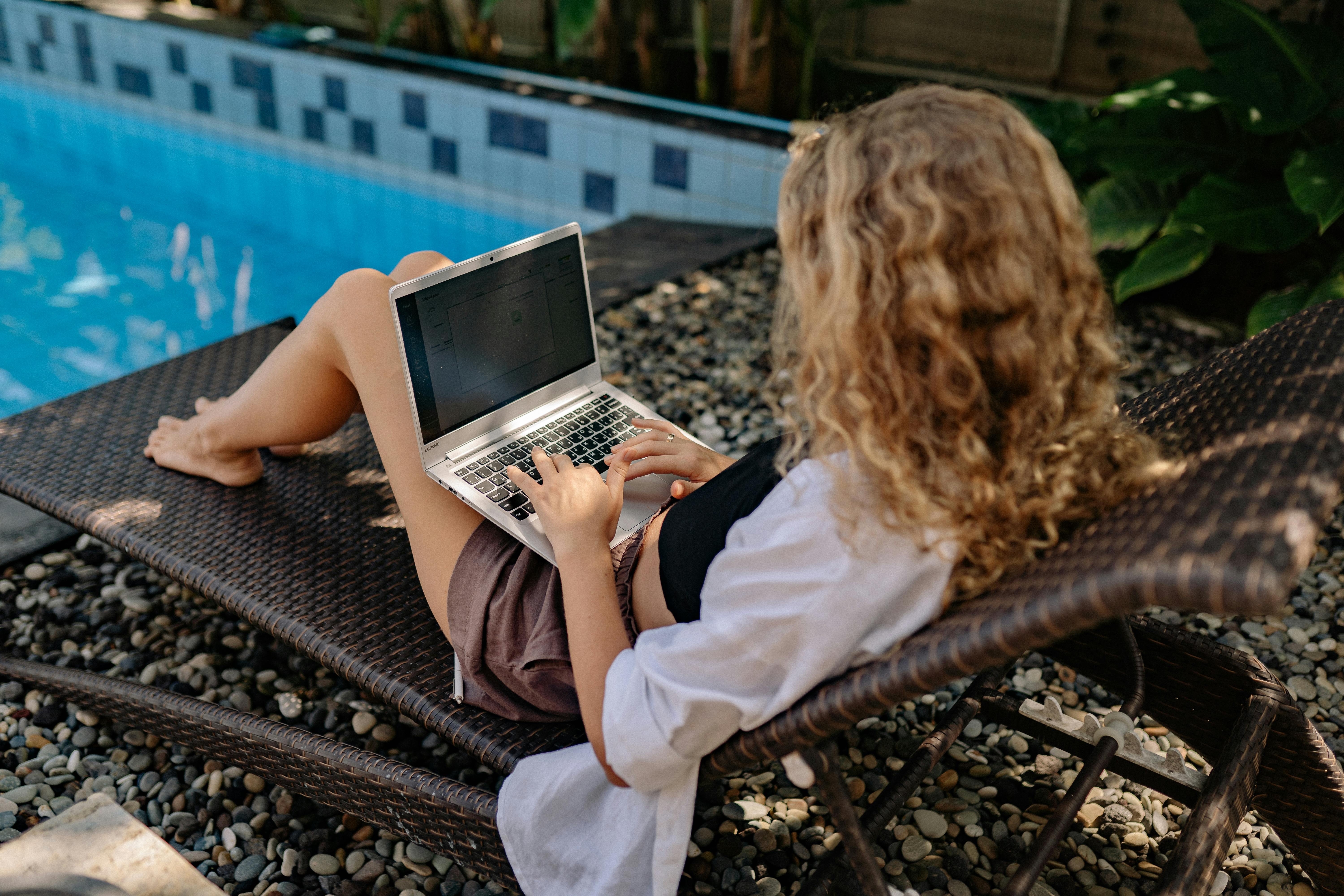 5 STEPS TO WORK ABROAD WITHOUT EXPERIENCE